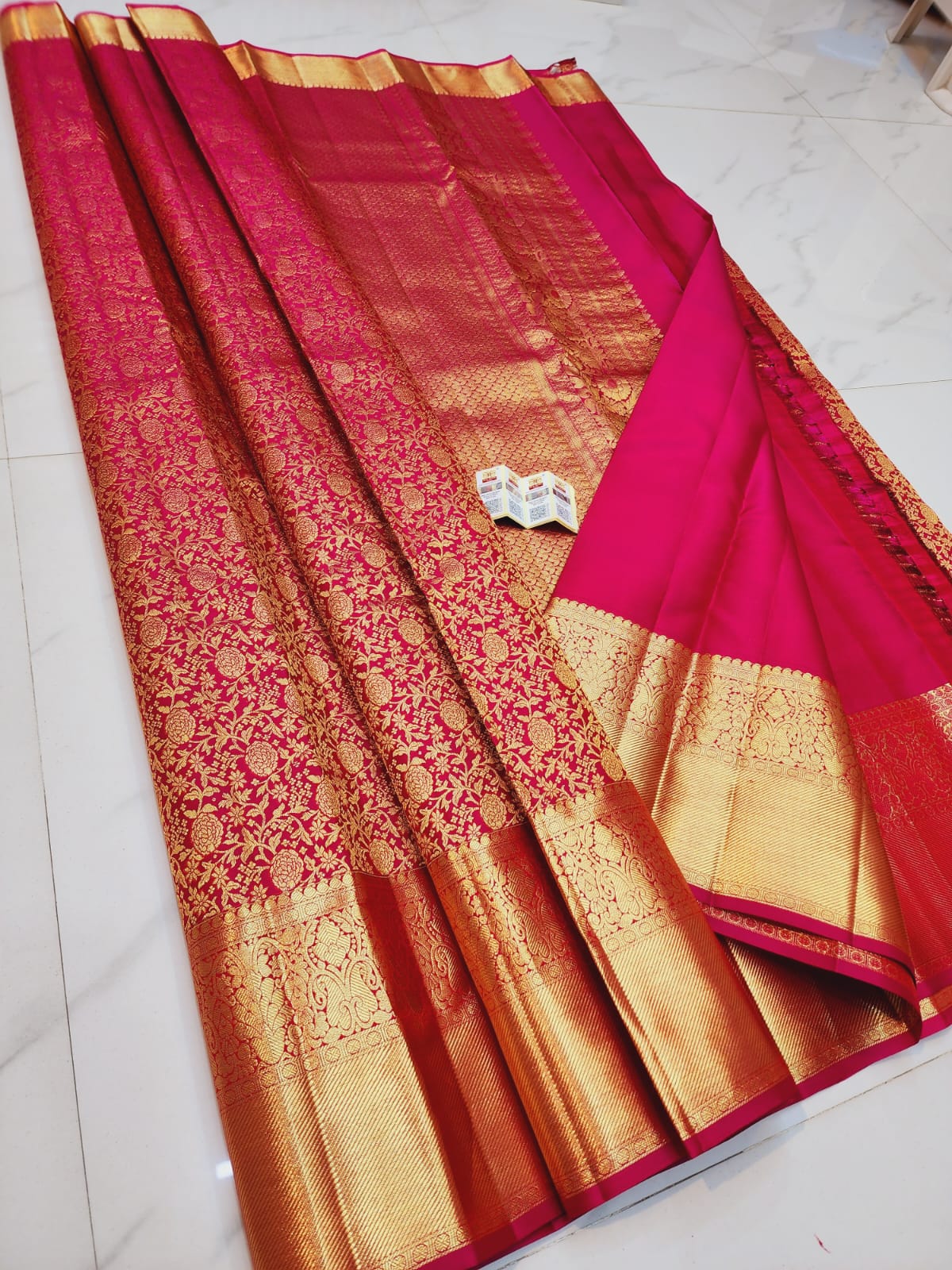 Kanchipuram pure silk handloom gold zari bridal sarees*
Celebrity color combo's kanchipuram special New wedding sarees