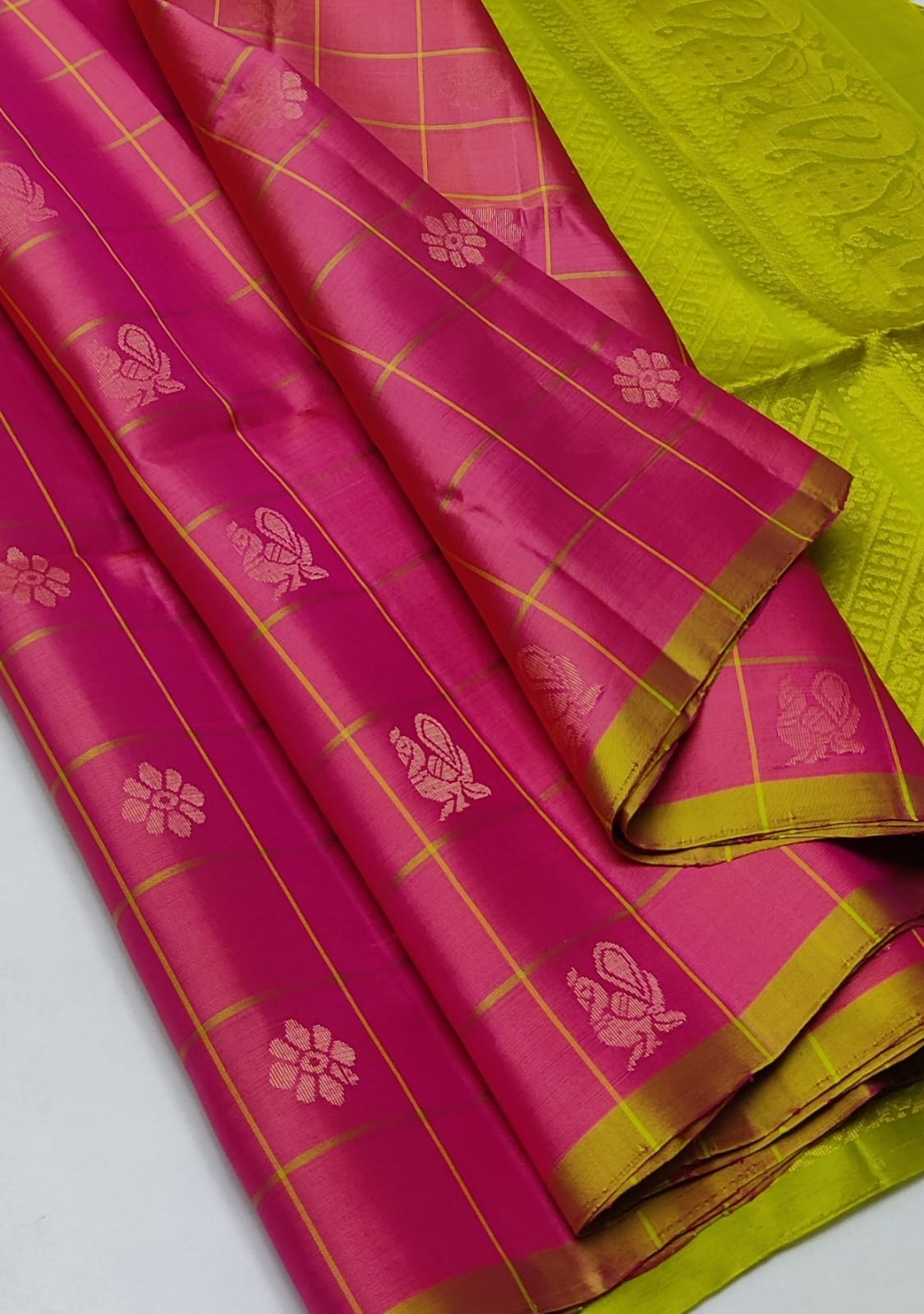 Pure handloom Double warp soft silk saree
Fansy sarees