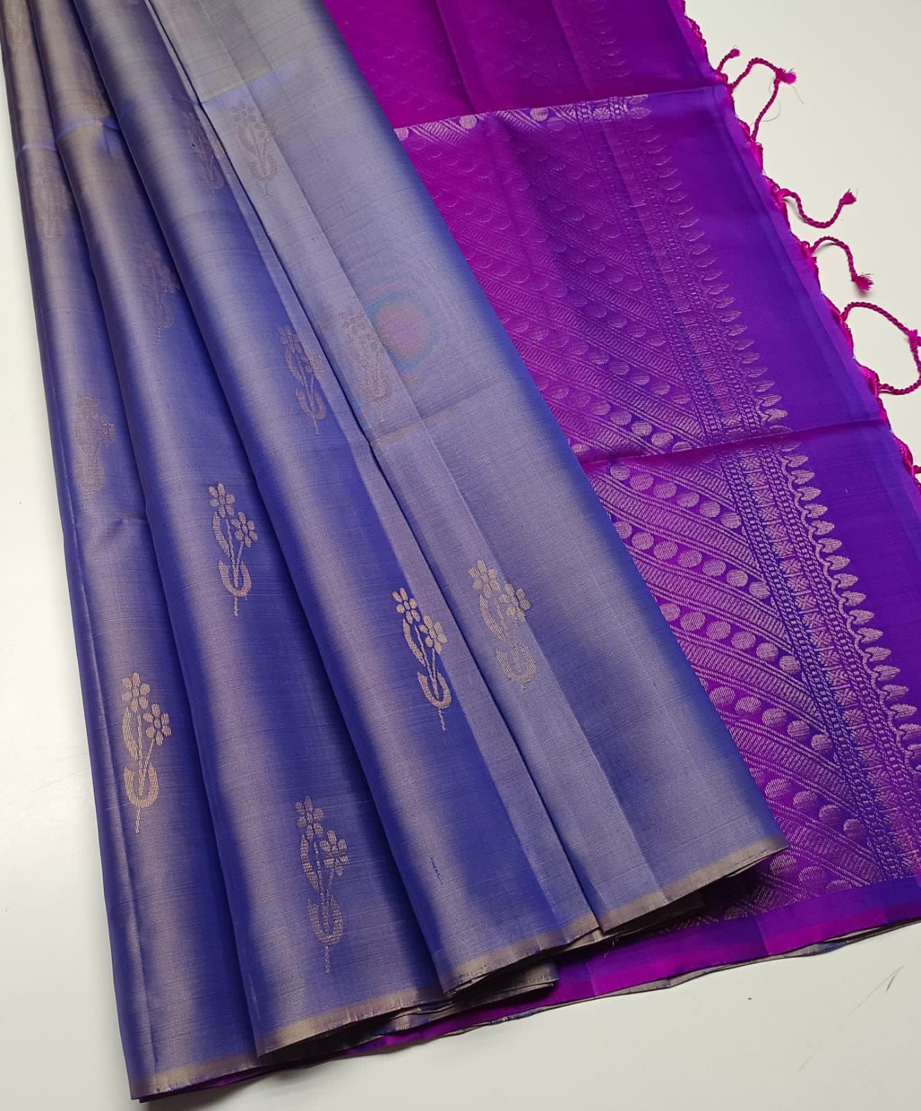 Pure handloom fancy design borderless Double warp soft silk sarees collections with contrast Pallu and blouse