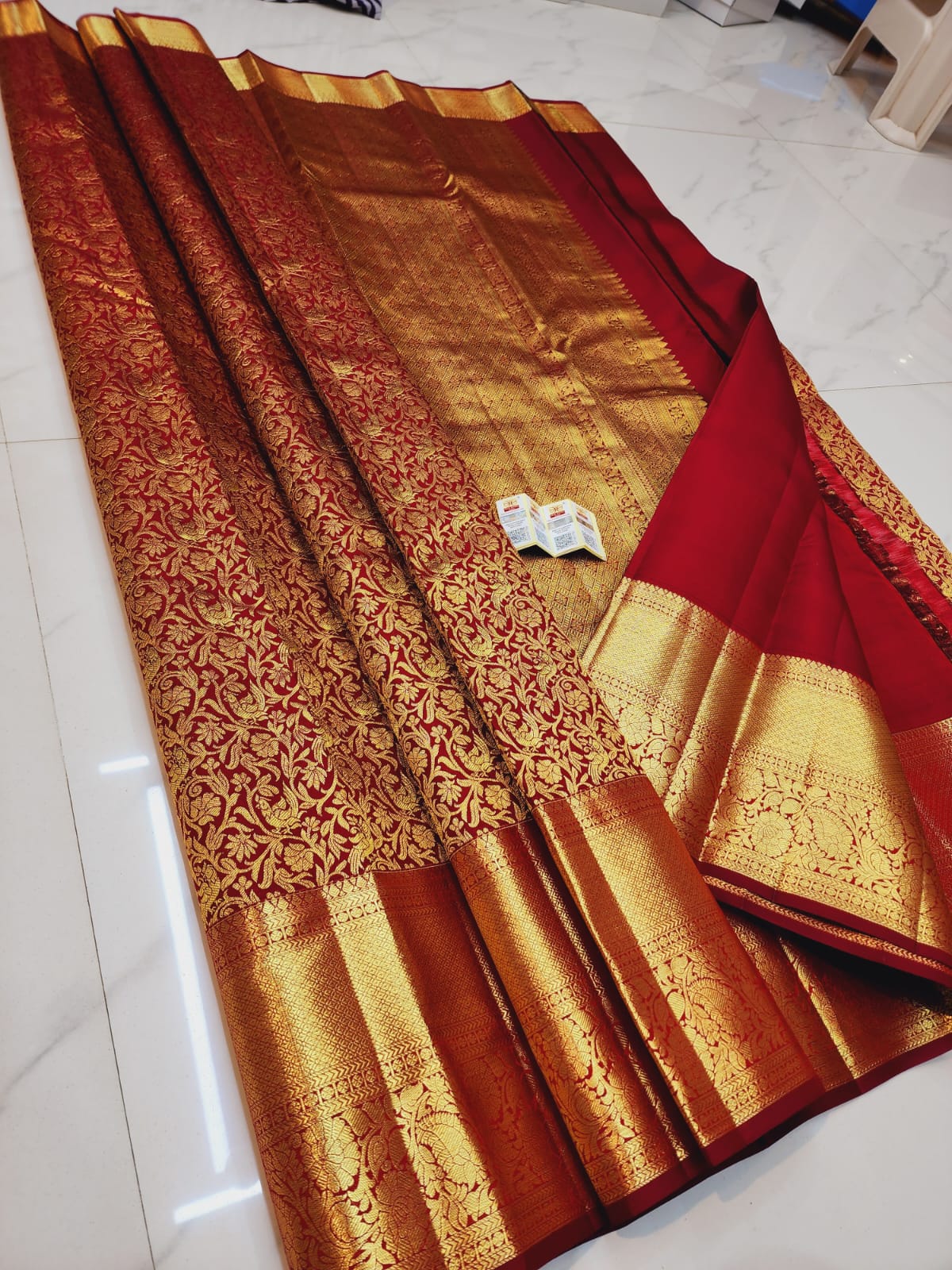 Kanchipuram pure silk handloom gold zari bridal sarees*
Celebrity color combo's kanchipuram special New wedding sarees