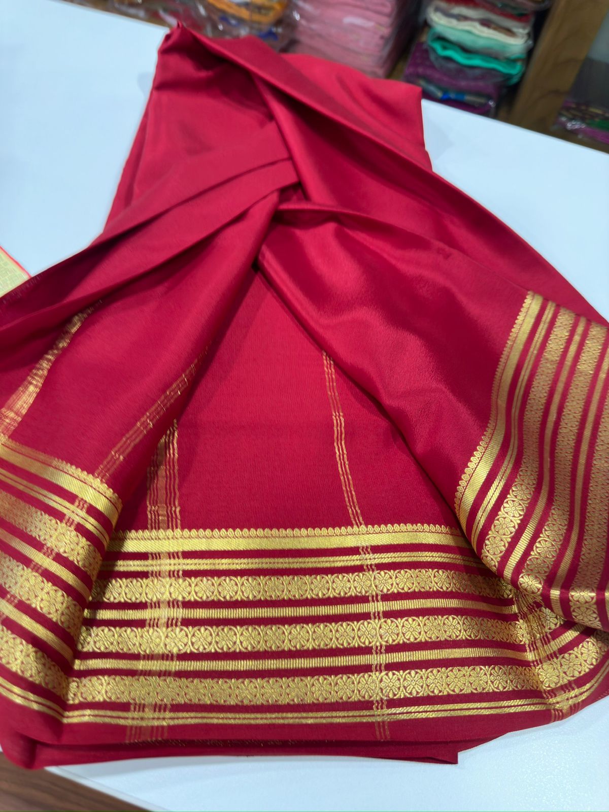 Pure Mysore silk sarees
110 grm thickness 
Silk mark certified.           Traditional border with beautiful Colors💙