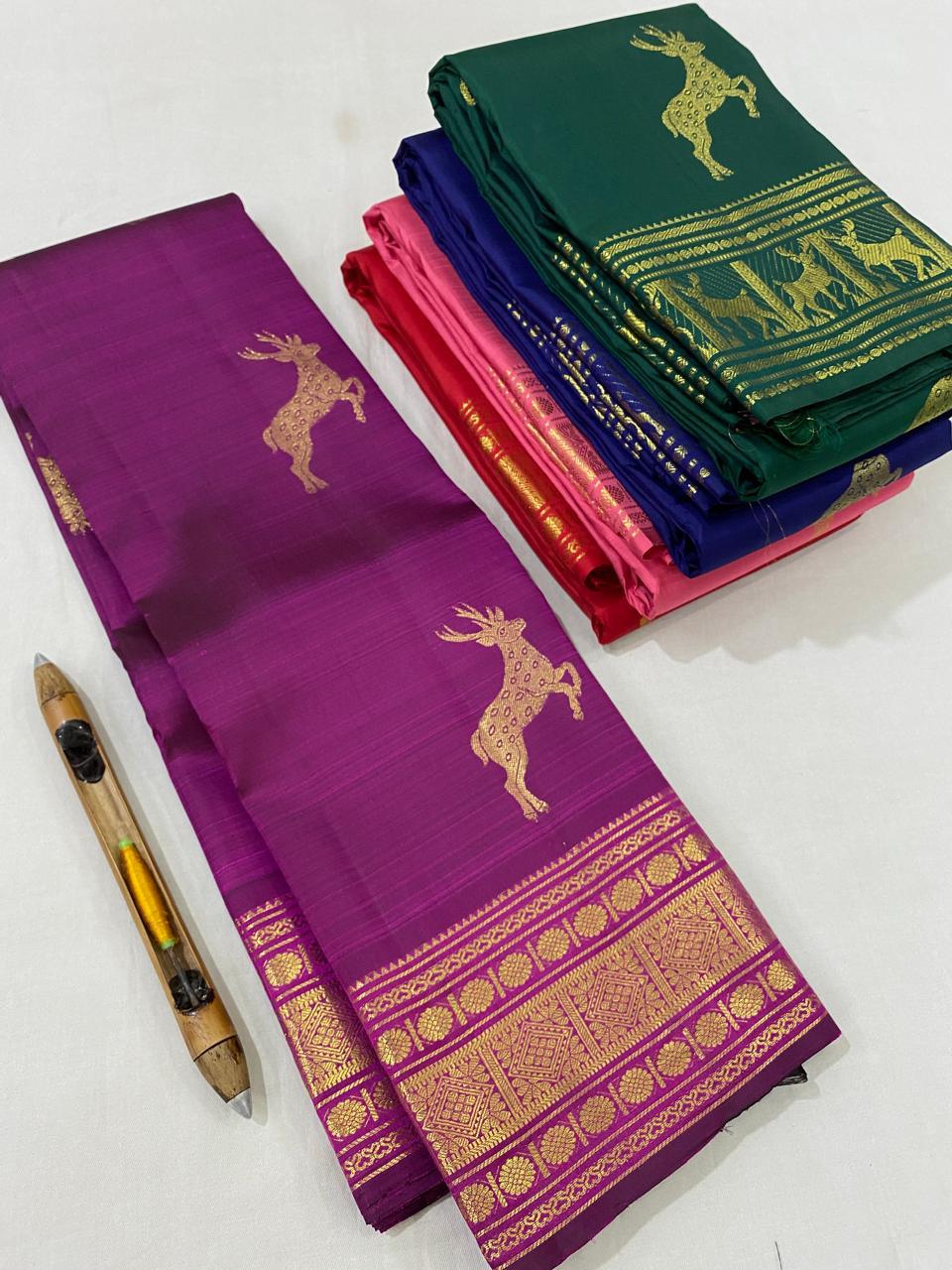 Kanchipuram Handloom pure silk saree
Beautiful fancy Design
gold zari beautiful butta type sarees*