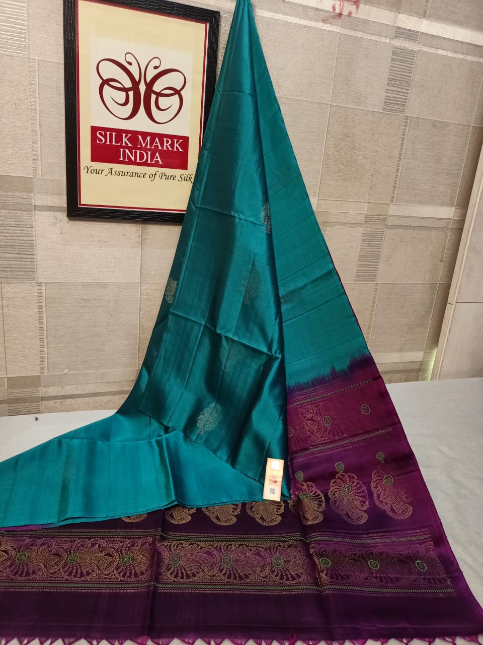 Pure silk Handloom*
Meena butta Silver jarie Butta Meena work butta Fancy butta Double warp silk Aravta butta All over butta Rich pallu