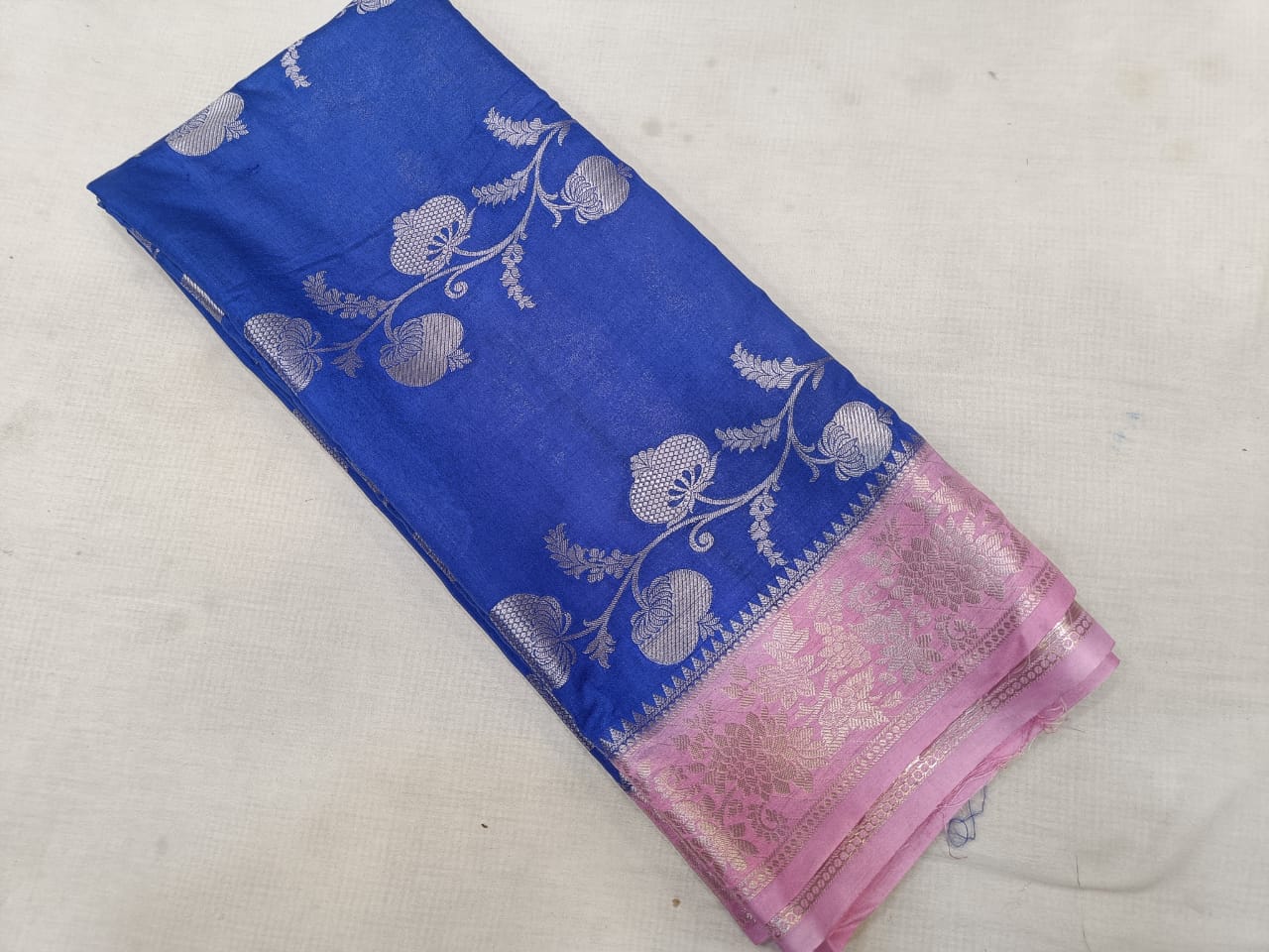 Bnarasi Semi katan soft silk saree 
Latest fancy border design
Full body bnarasi flower zari weaving  
weaving designer pallu