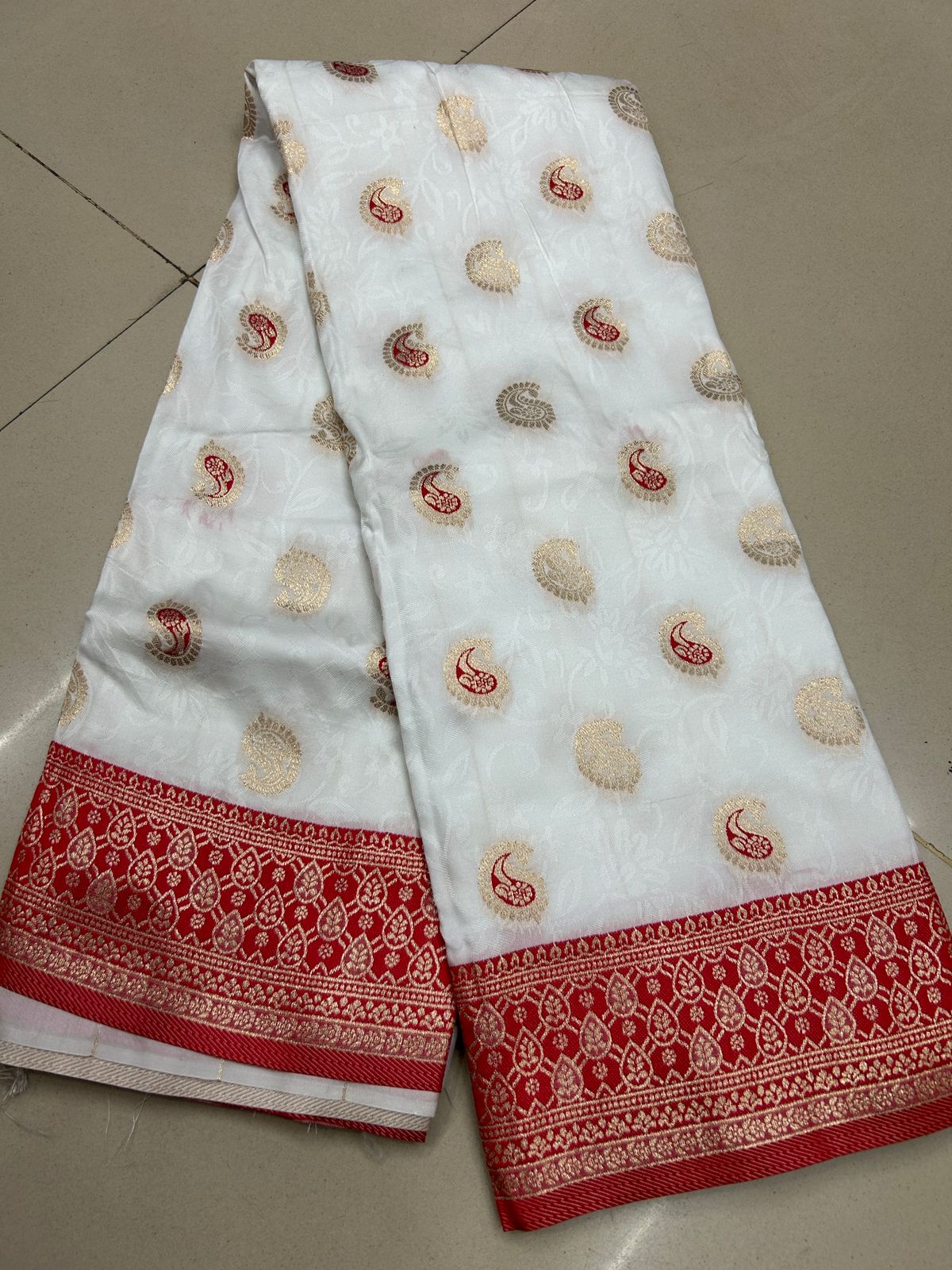 Durga Pujo Special
White Red Saree*
Soft Silk Saree with Weaving Work