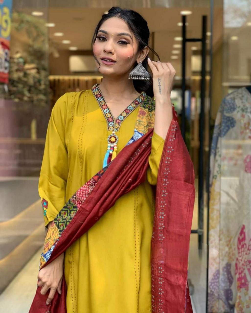Suti set KAJRI ROMAN SILK WITH HAND WORK