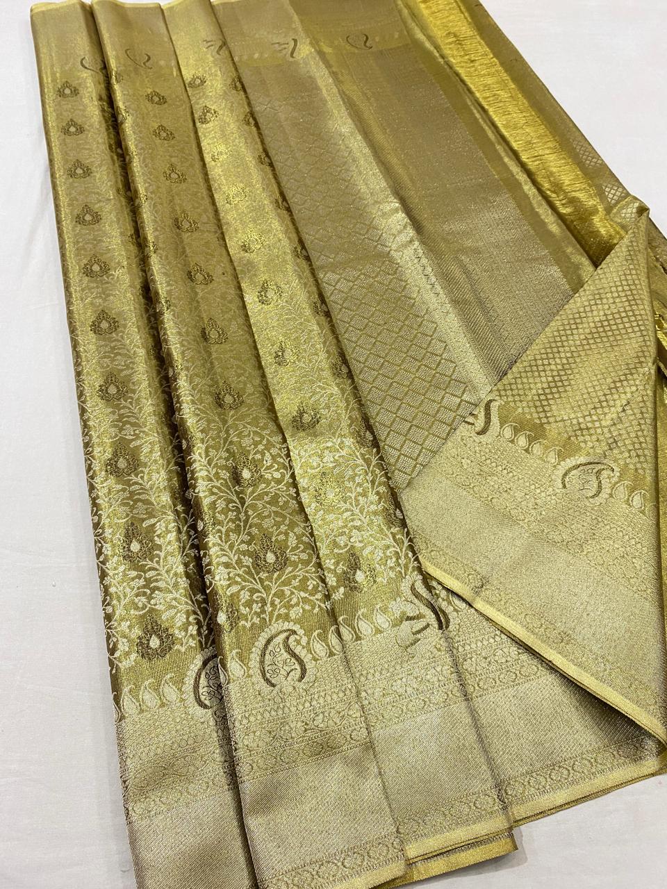 Kanchipuram handloom pure silk saree
Beautiful Design kerala tissue type Wedding  sarees*