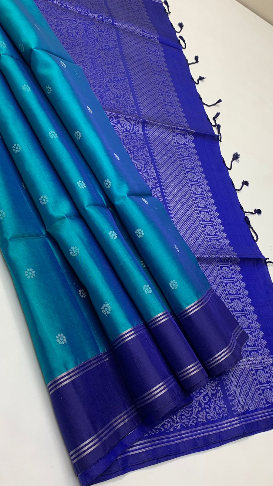 Pure handloom fancy design borderless Double warp soft silk sarees collections with contrast Pallu and blouse