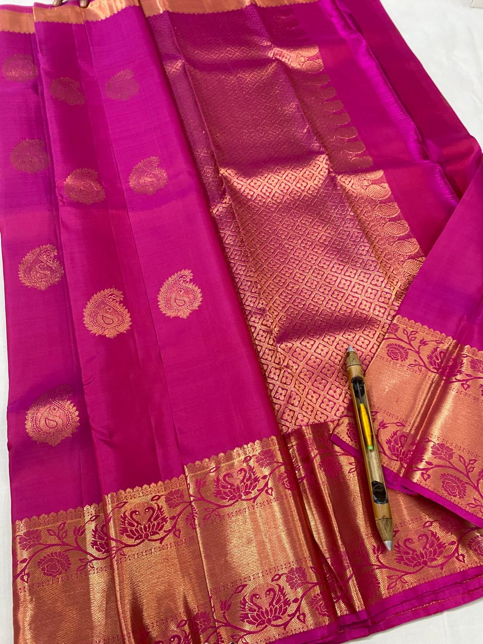 Kanchipuram Handloom pure silk saree
Beautiful fancy Design 
copper zari  beautiful butta  type sarees*