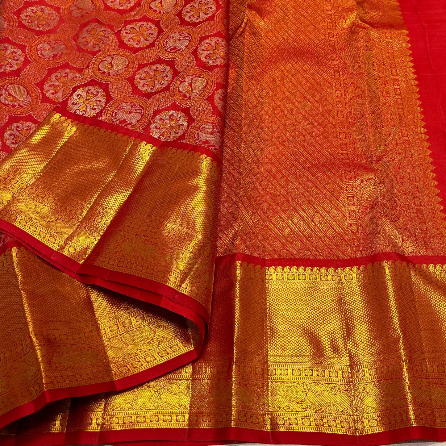 Kanjivaram pure silk handloom double warp self grand pallu and Bridal 2g*
SILK MARK TAG WITH HOLOGRAM*