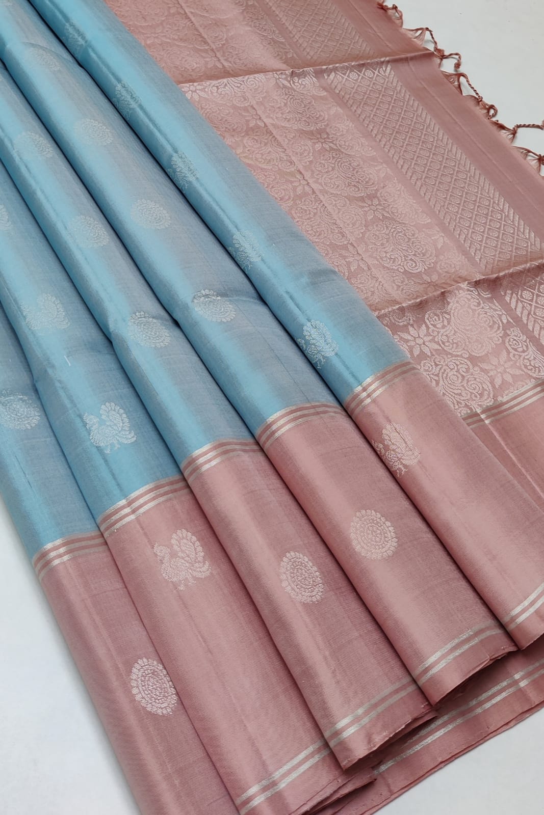 Pure handloom Double warp soft silk saree
Fansy sarees
With silk mark certificate