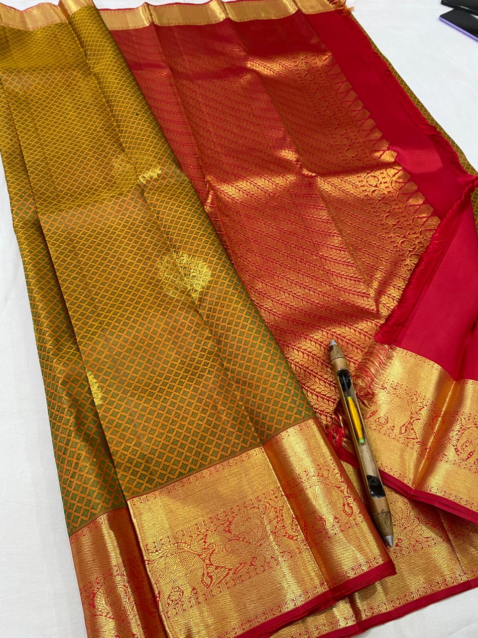 Kanchipuram Handloom pure silk saree
Beautiful fancy Design
gold zari beautiful embossed butta type sarees*