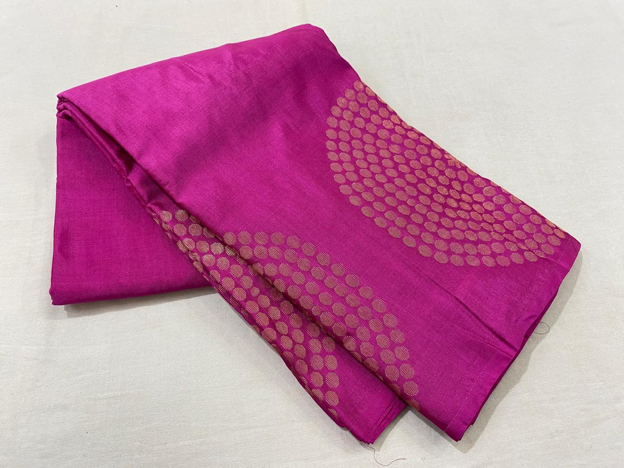 Kanchipuram semi silk sarees
Beautiful Design 
beautiful Semi soft silk sarees*