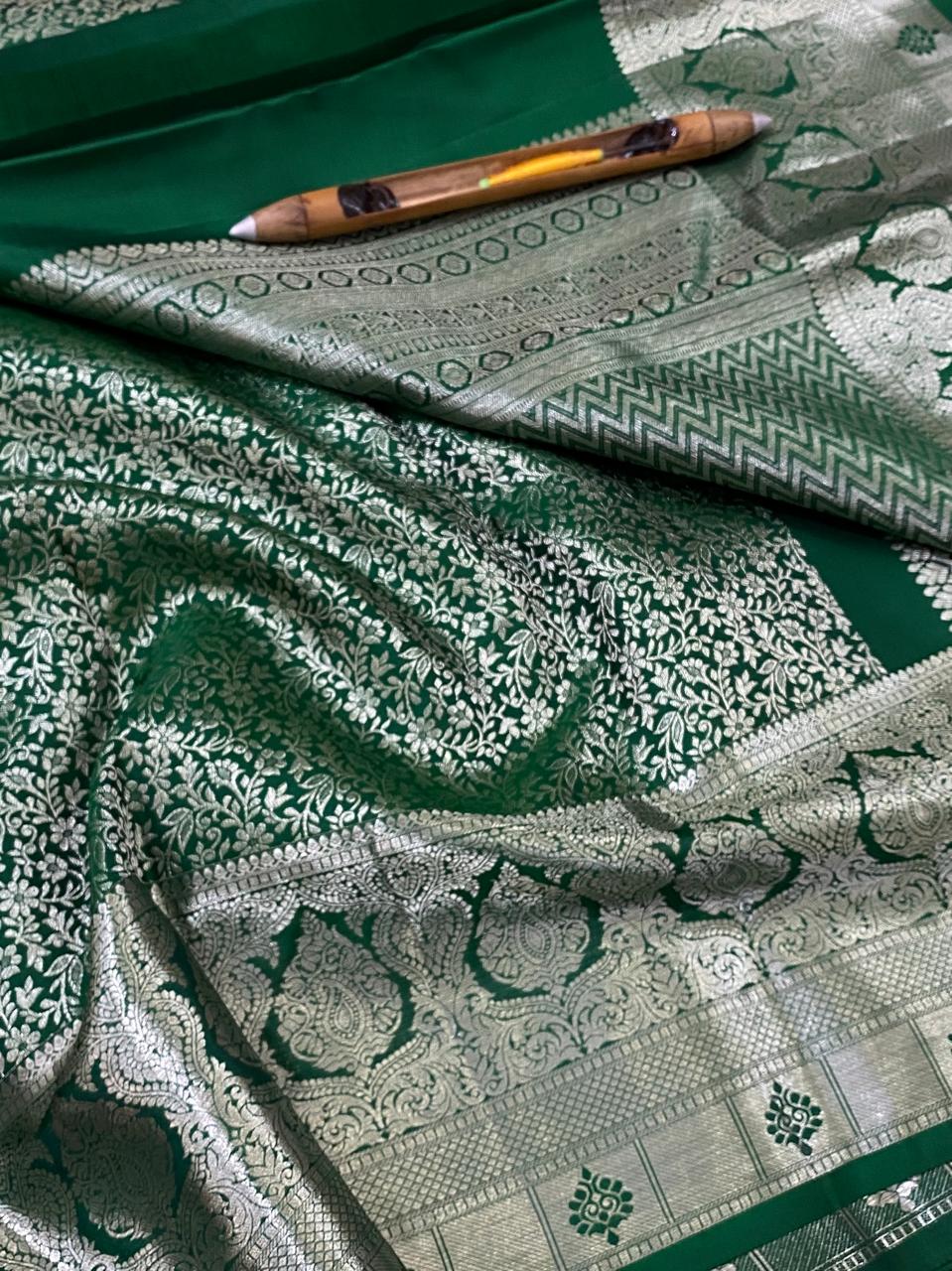 Kanchipuram Handloom pure silk saree
Beautiful fancy Design
silver zari collection beautiful wedding grand  type sarees*