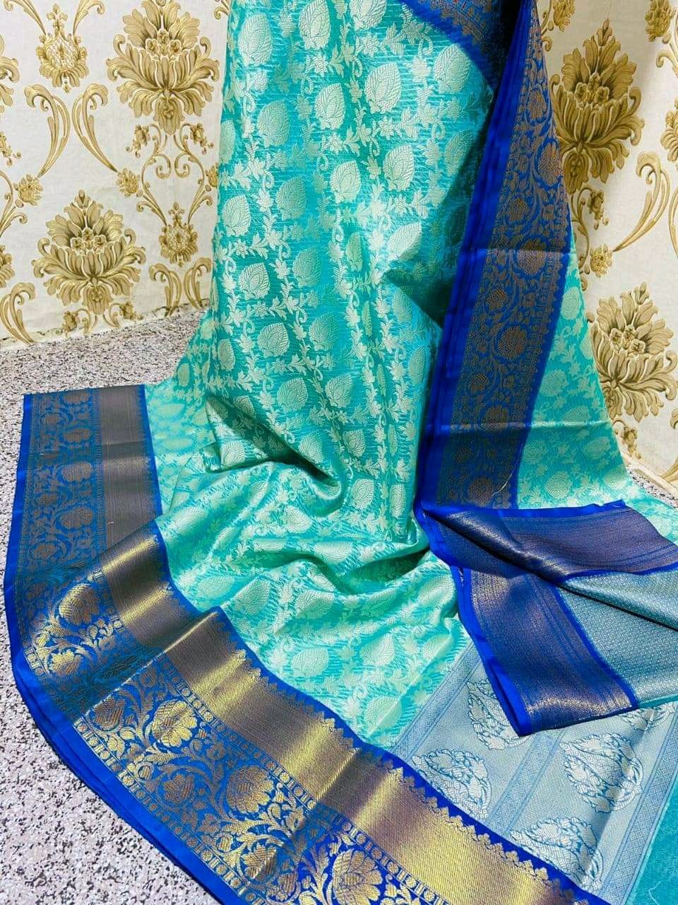 Handwoven Banarasi Kora Muslin Tanchui Saree*
Beautiful Kanchi Bodar Design Body*