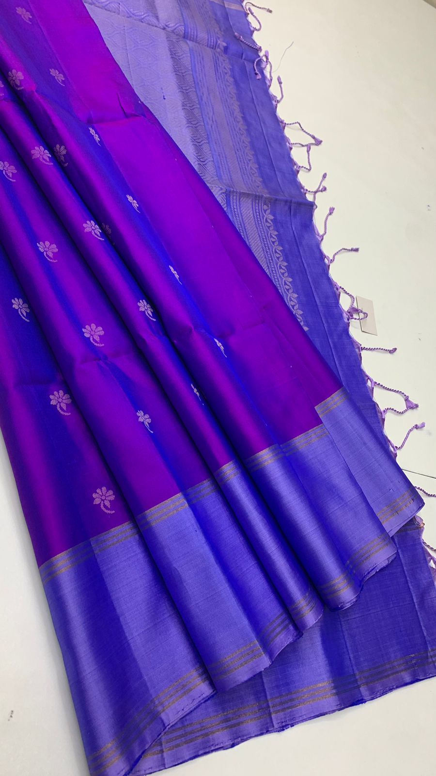 Pure handloom fancy design borderless Double warp soft silk sarees collections with contrast Pallu and blouse