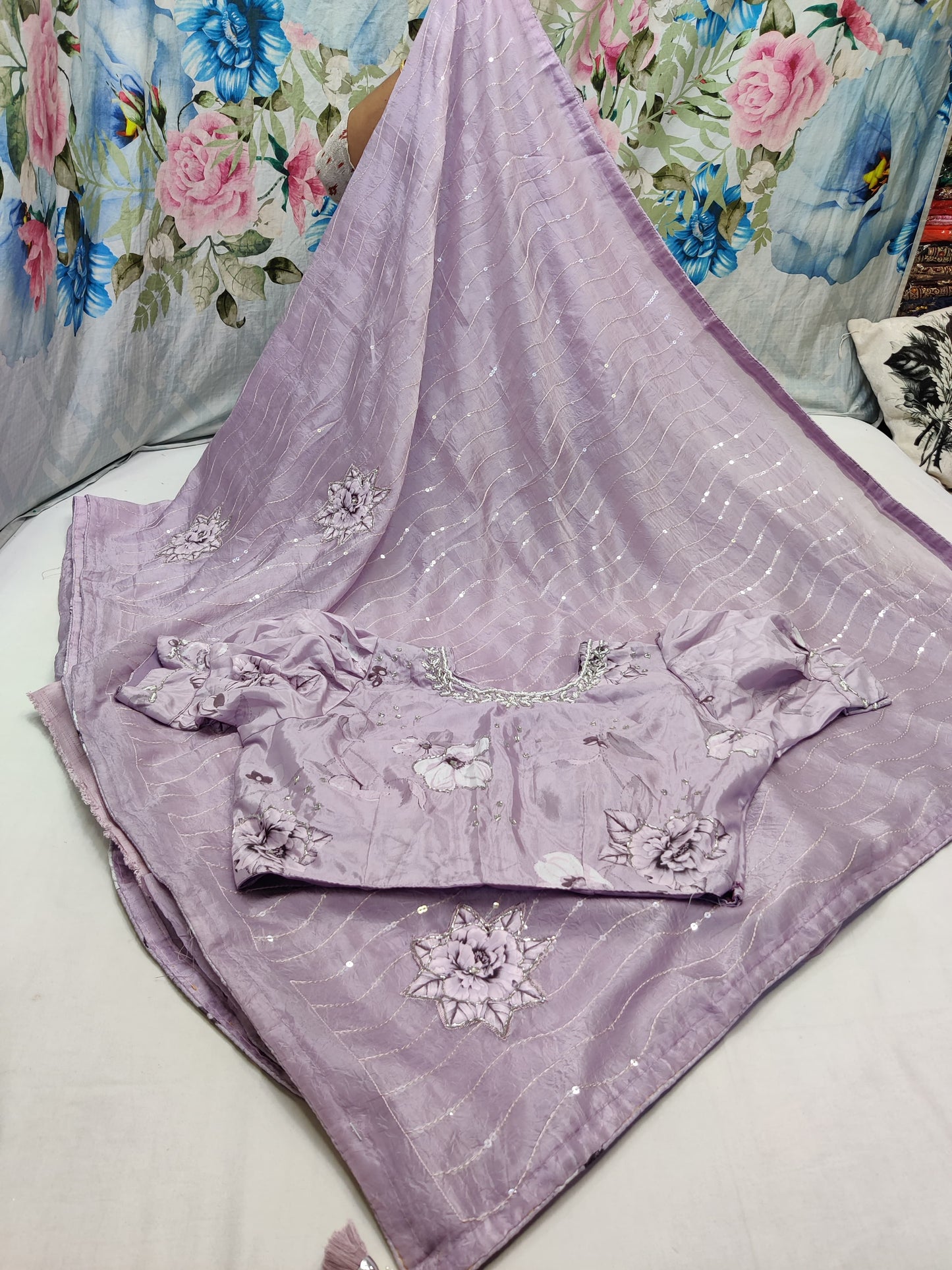 ALLOVER SEQUENCE WORK FLORAL BUTTA WITH KHATLE WORK ON CRUSH GEORGETTE*
Saree