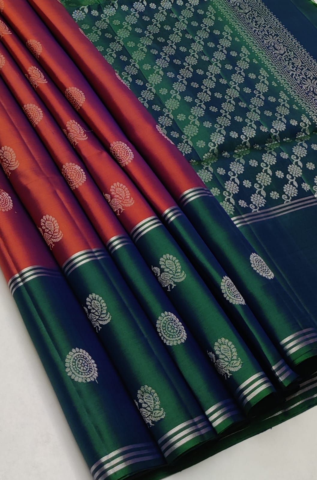 Pure handloom Double warp soft silk saree
Fansy sarees
With silk mark certificate