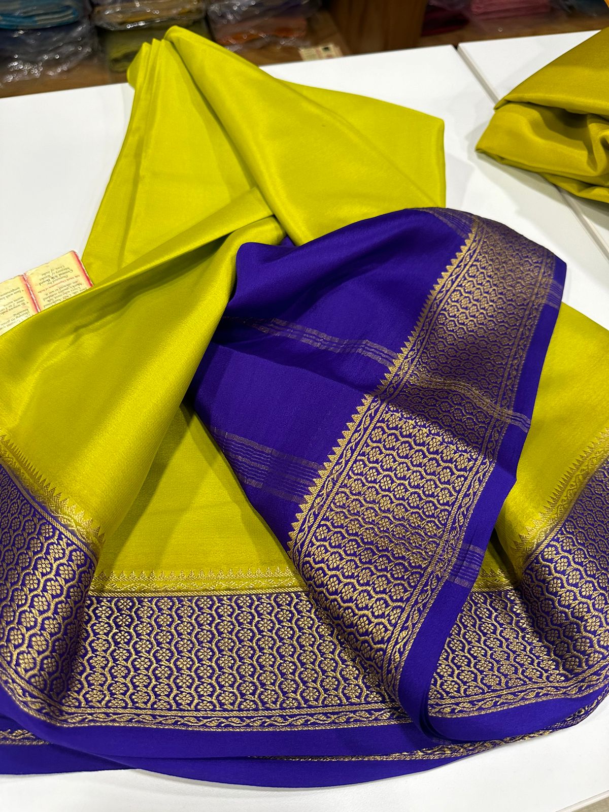 Pure Mysore silk sarees 🤩
100 grm thickness 
Traditional  border
