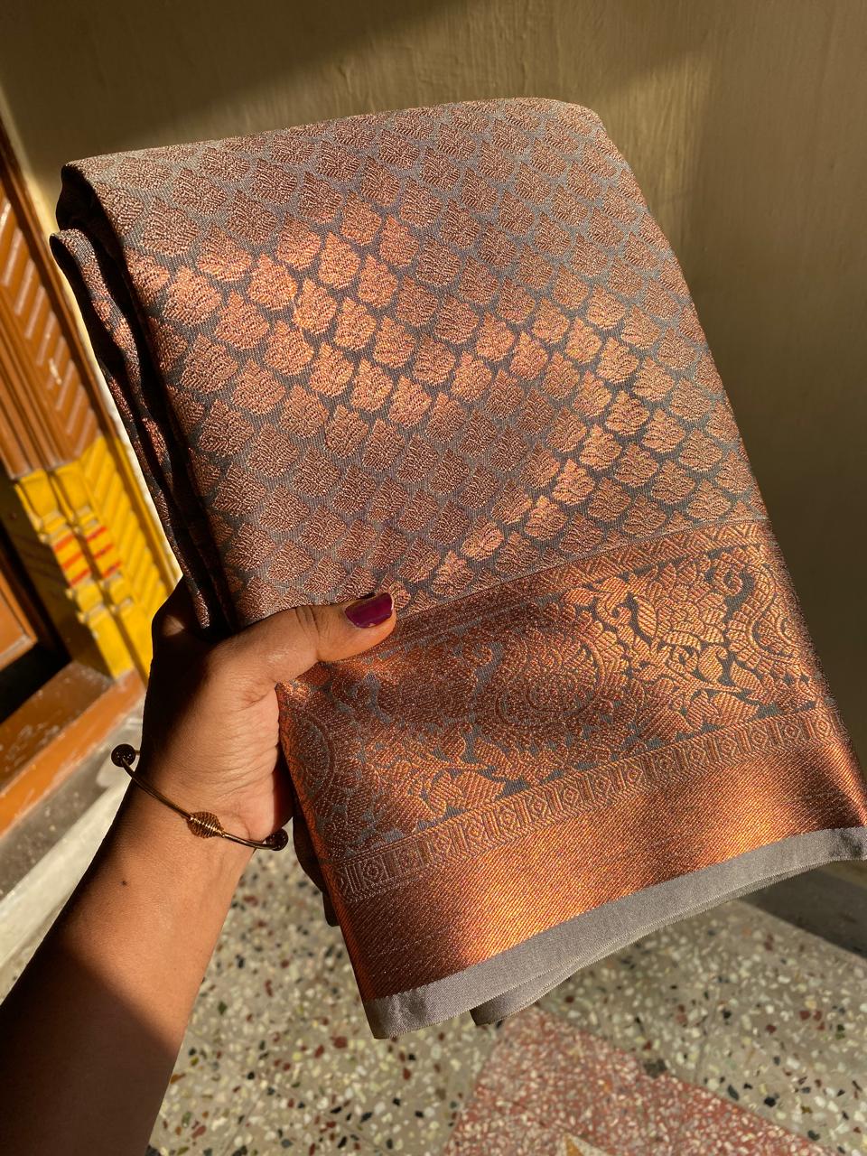 Kanchipuram Semi silk saree
Super quality
beautiful full copper type sarees*
