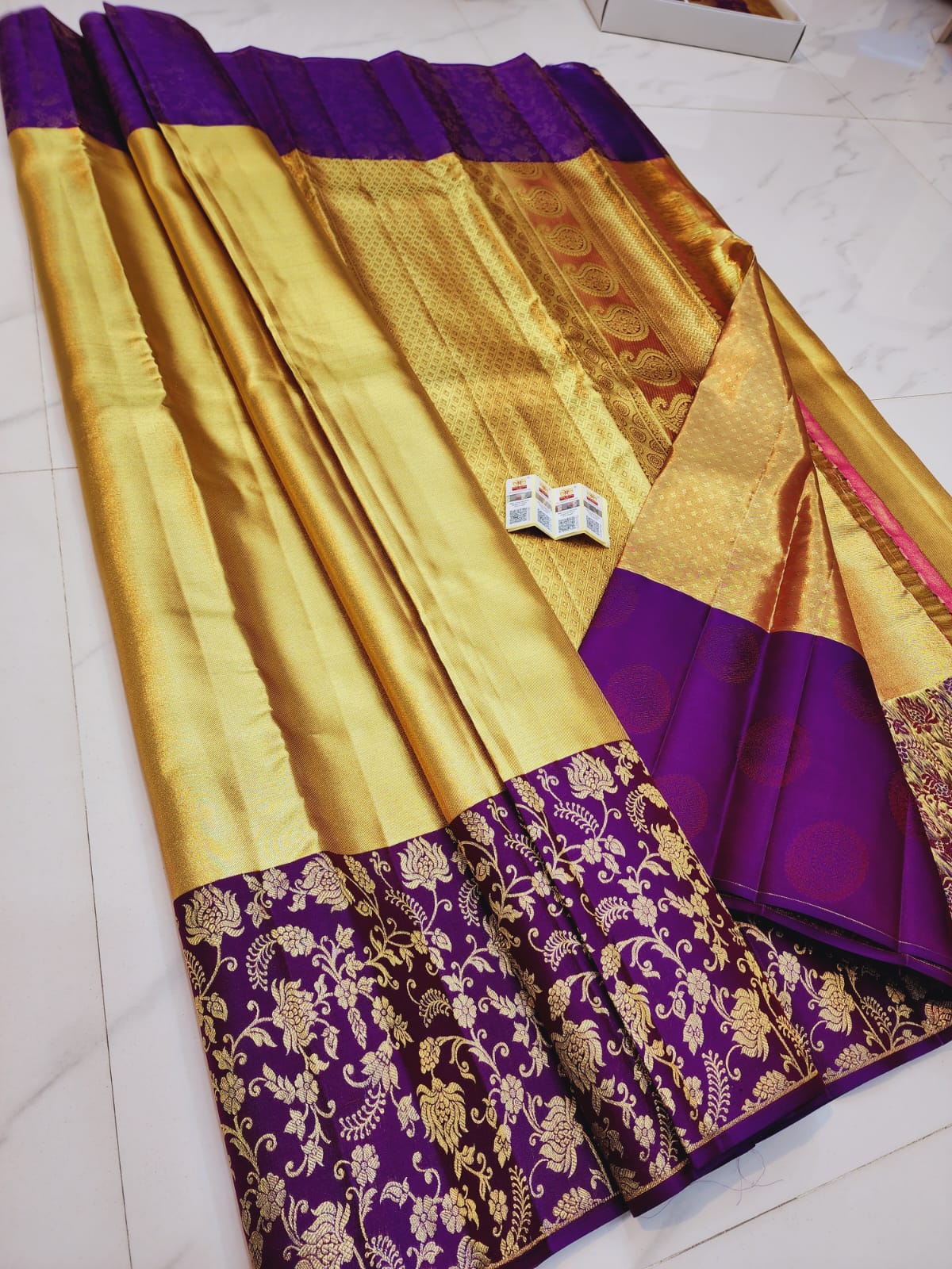 Kanchipuram pure silk handloom gold zari bridal sarees*
Celebrity color combo's kanchipuram special New wedding sarees*
100% kanchipuram pure pattu handloom sarees*