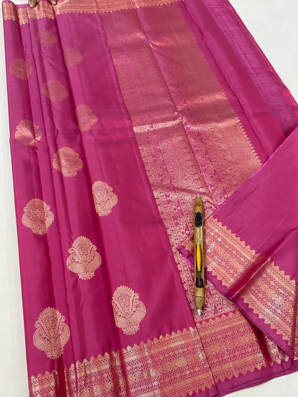 Kanchipuram Handloom pure silk saree
Beautiful fancy Design
Rose copper zari  beautiful butta  type sarees*