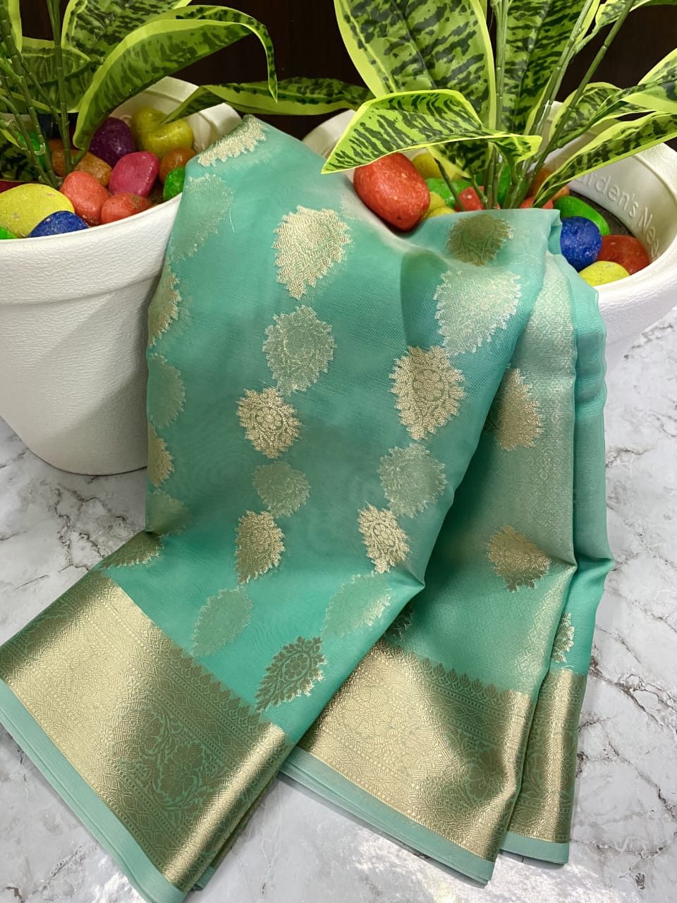 BANARASI KORA ORGANZA SAREES WITH WEAVING ZARI PALLU BEAUTIFUL SELF COLOR SAREES MEDIUM TRANSPARENT CLOTH 

WITH BROCADE BLOUSE PIECE