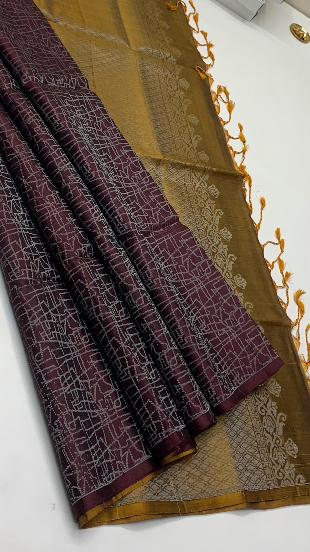 Pure handloom borderless  Bridal Double warp soft silk sarees collections