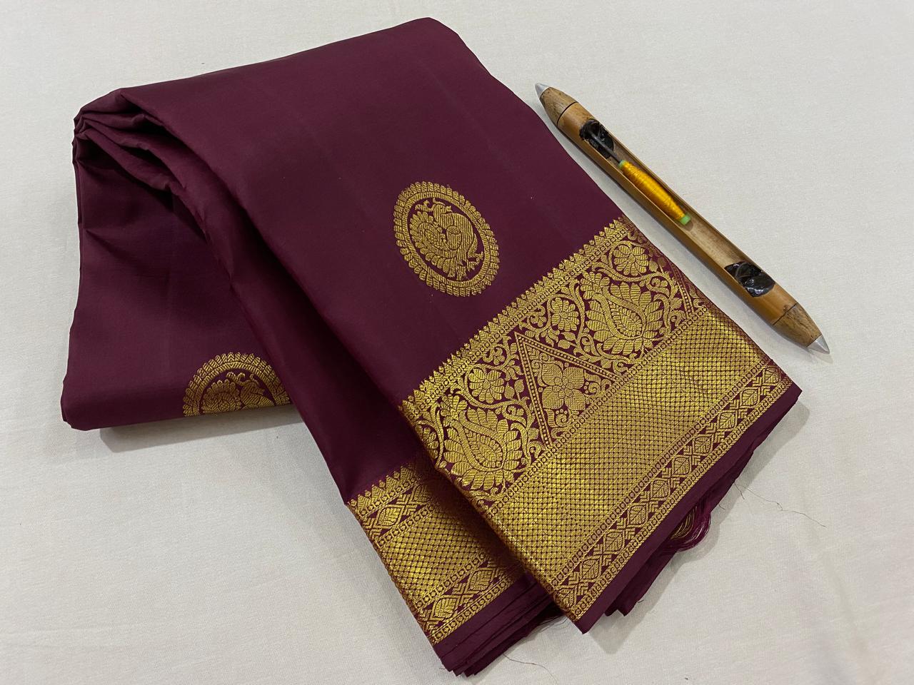Kanchipuram Handloom pure silk saree
Beautiful fancy Design gold  zari fancy Dark purple collection butta beautiful type sarees*