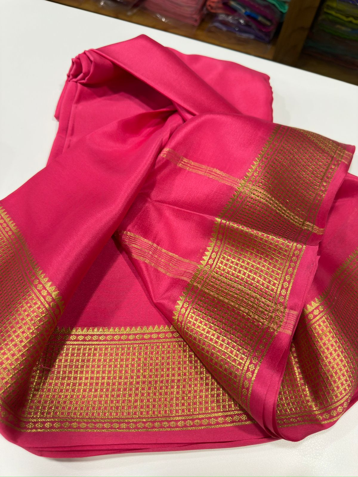 Pure Mysore silk sarees
110 grm thickness 
Silk mark certified.           Traditional border with beautiful Colors💙