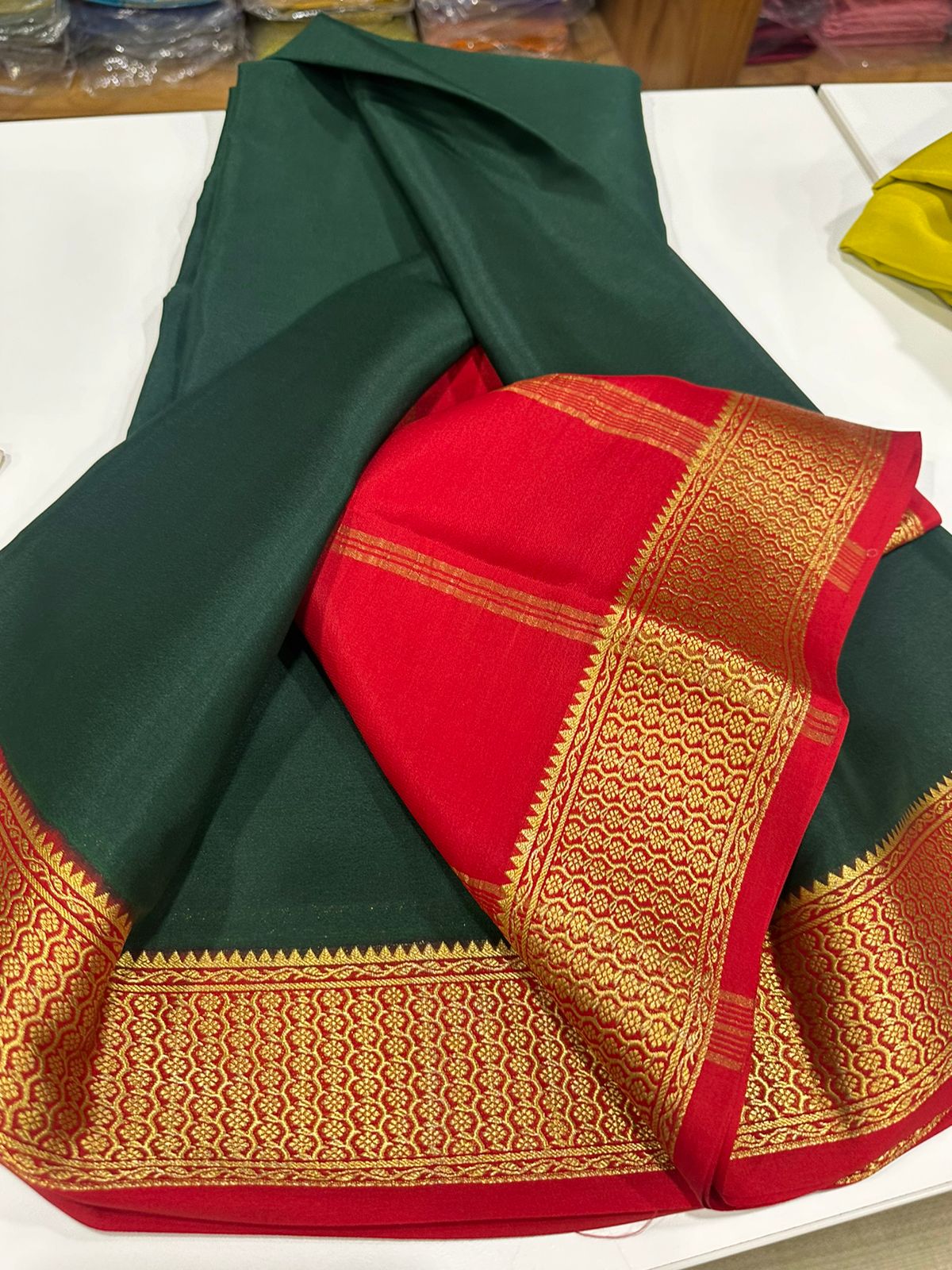Pure Mysore silk sarees 🤩
100 grm thickness 
Traditional  border