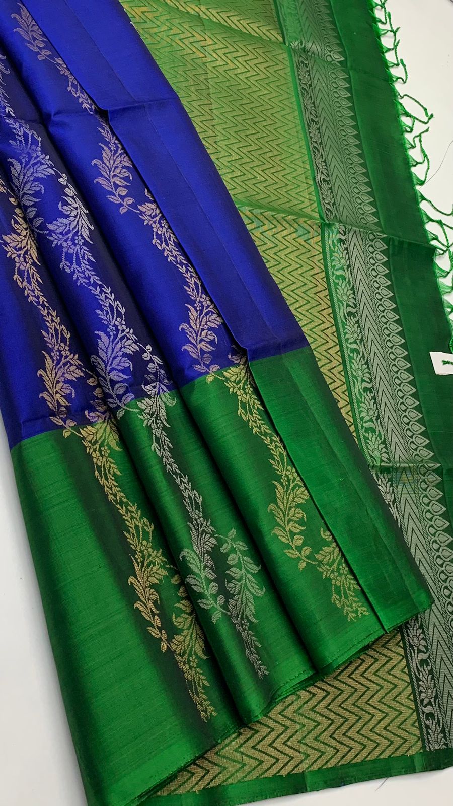 Pure handloom Big bhutta borderless Double warp soft silk sarees collections with contrast Pallu and blouse