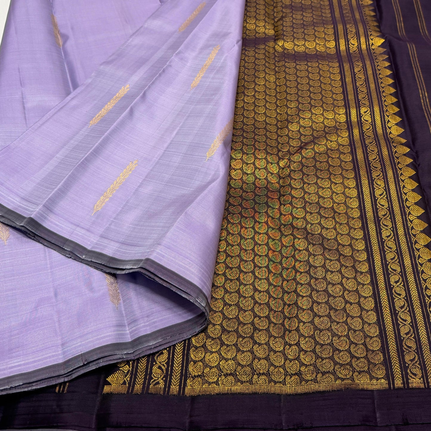 Kanjivaram pure silk handloom double warp contrast grand pallu and blouse 
*SILK MARK TAG WITH HOLOGRAM*