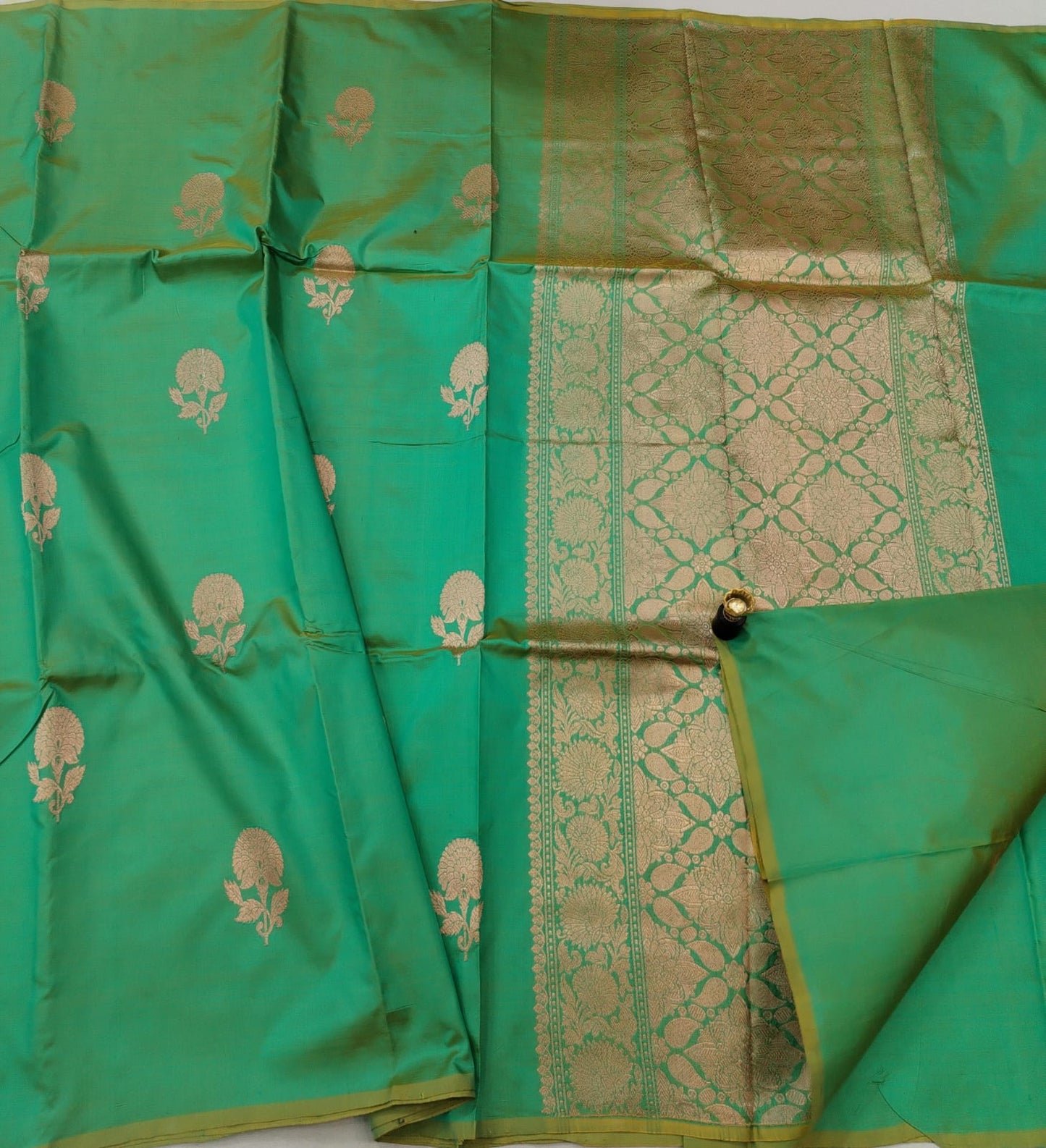Pure Banarsi Katan Silk Sarees*
Katan Poth Butta With Heavy Blouse*
Antique Zari All Work Butta*
Handloom Weaving Banarasi Sarees