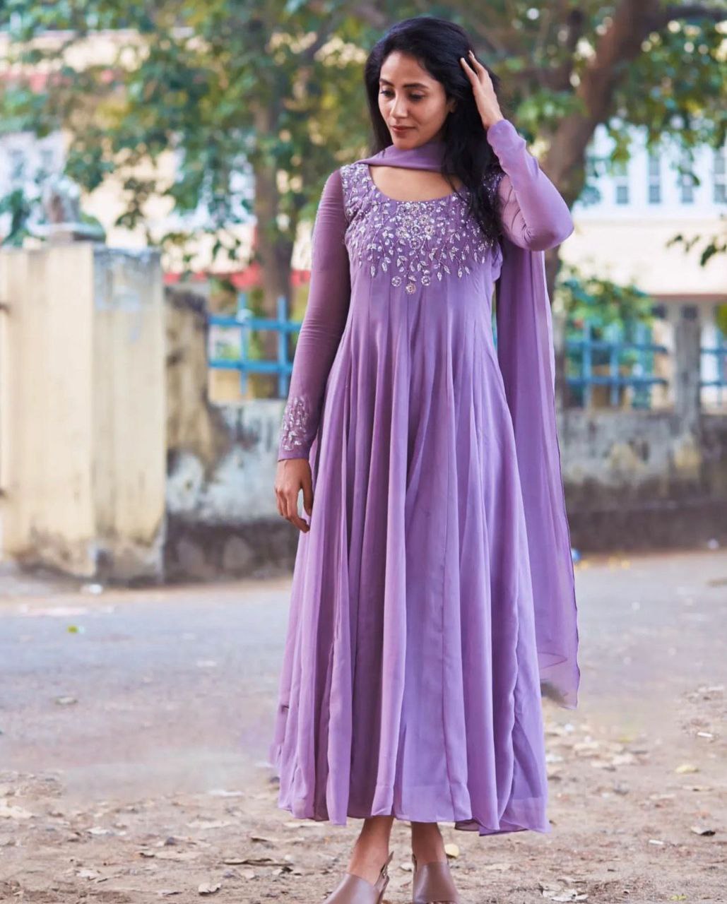 Suti set fox Georgette.
work : hand work.