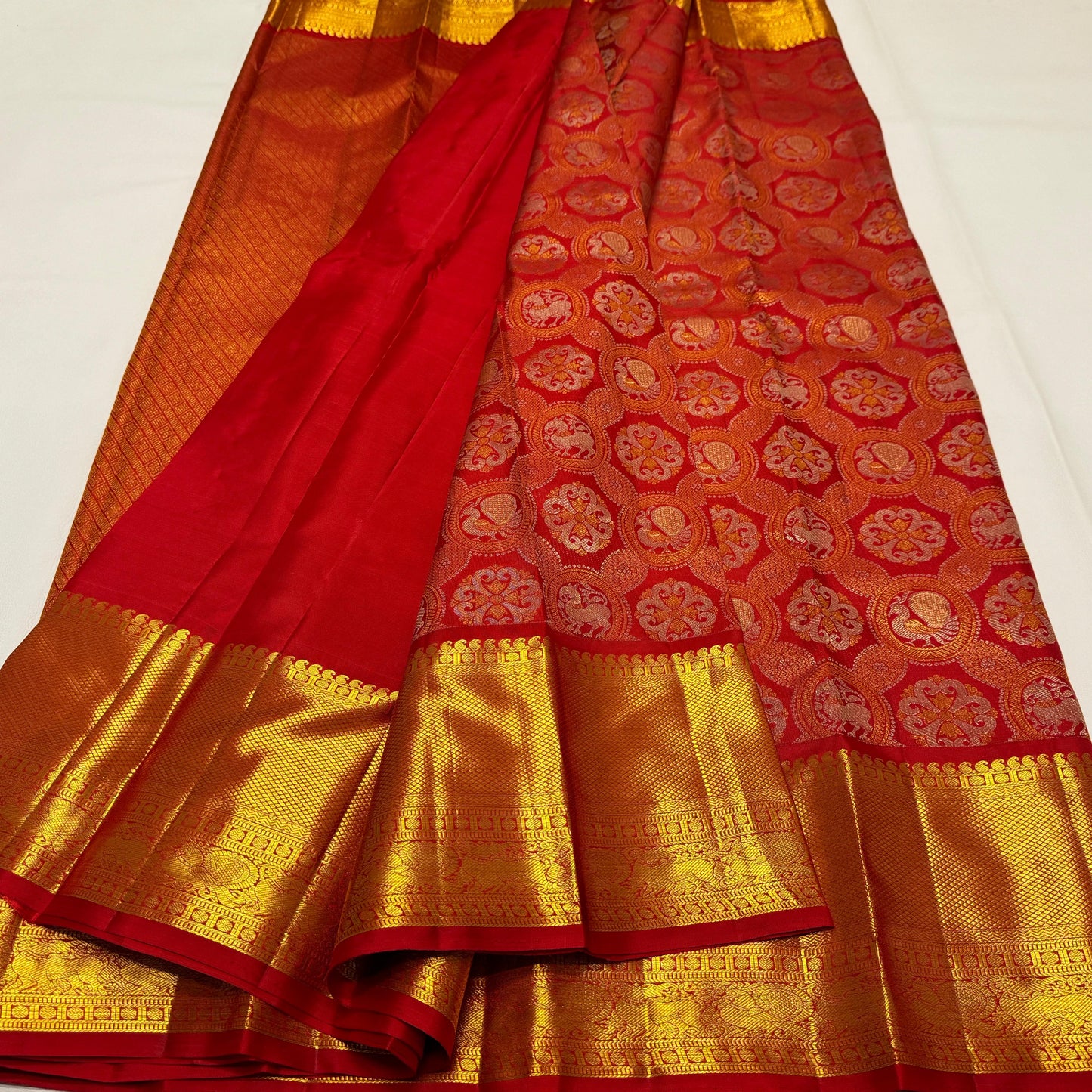 Kanjivaram pure silk handloom double warp self grand pallu and Bridal 2g*
SILK MARK TAG WITH HOLOGRAM*