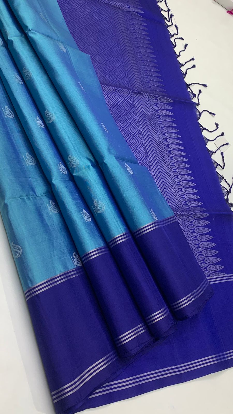 Pure handloom fancy design borderless Double warp soft silk sarees collections                               with contrast Pallu and blouse