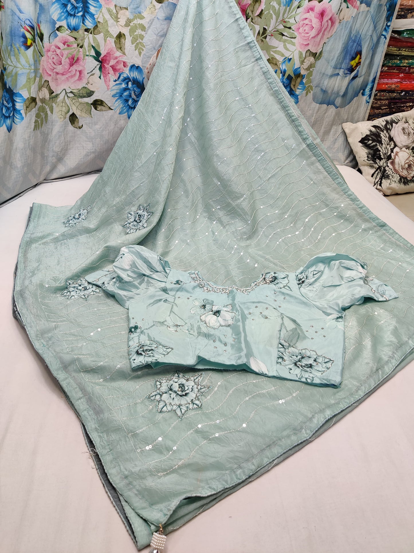 ALLOVER SEQUENCE WORK FLORAL BUTTA WITH KHATLE WORK ON CRUSH GEORGETTE*
Saree