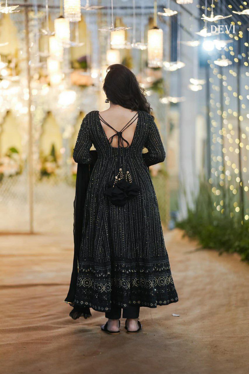 Designer s Gown Top dupatta               Heavy FAUX GEORGETTE Silk
Full INNER Attached Heavy Crape
WORK - All Over Multi Thread  & Jari With Sequence embroidery stich work