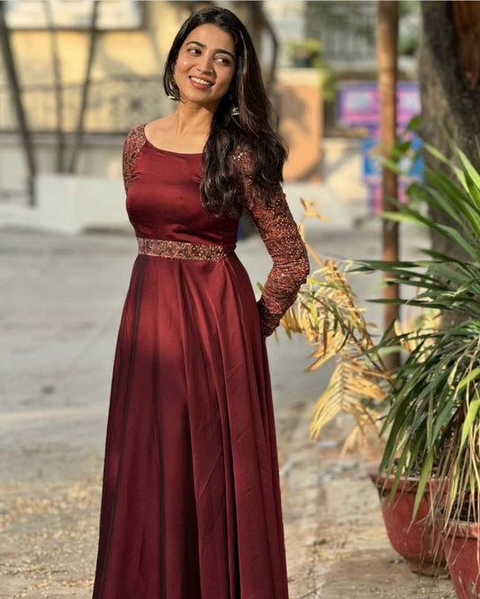 Designer gown
Gown Fabric -This set features a Diamond Georgette It's give you perfect look in party
Work - Embroidery and print