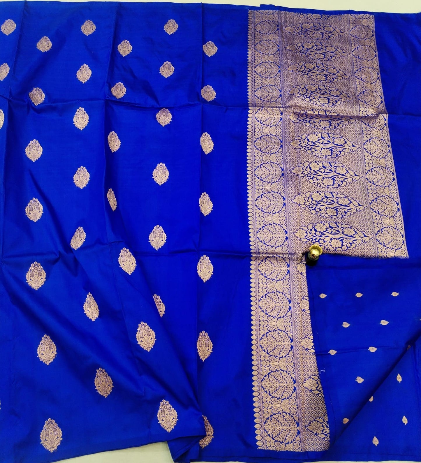 Pure Banarsi Katan Silk Sarees*
Katan Poth Butta With Heavy Blouse*
Antique Zari All Work Butta*
Handloom Weaving Banarasi Sarees