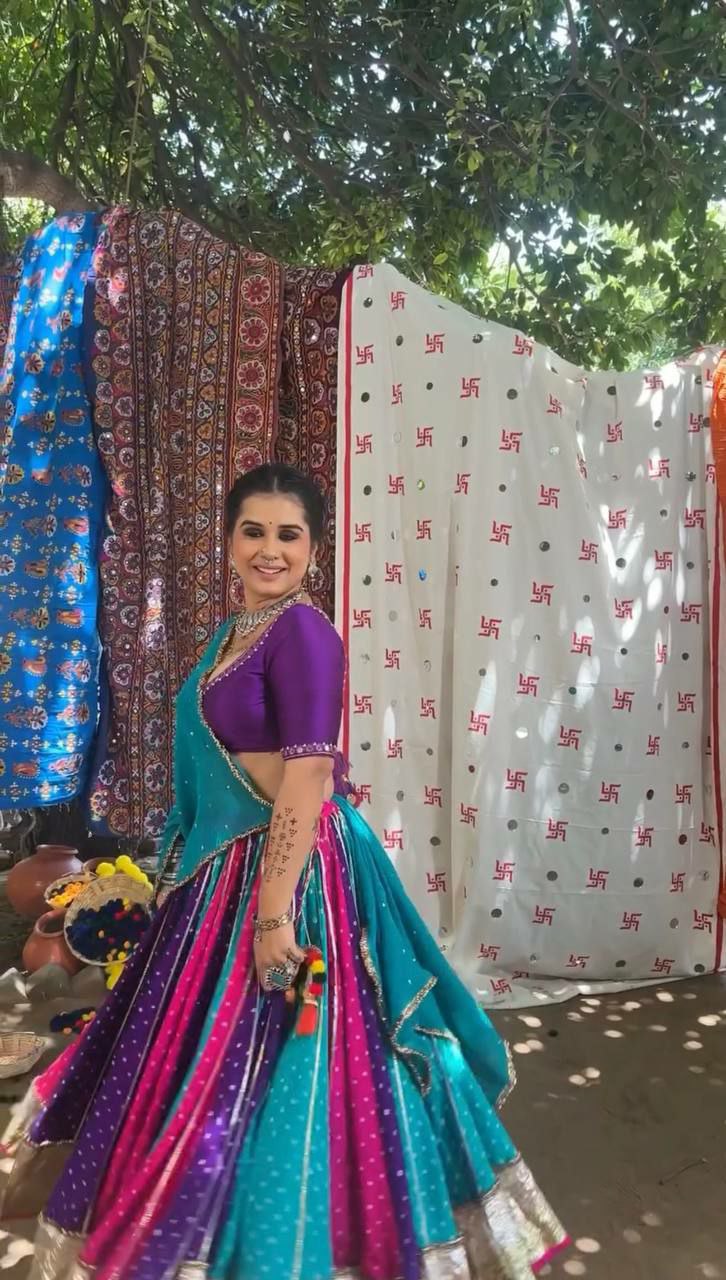 Gharwa lehenga choli collection
Fabric:- Fox Georgette 
Work:- miror less 
Inner:- Micro Cotto