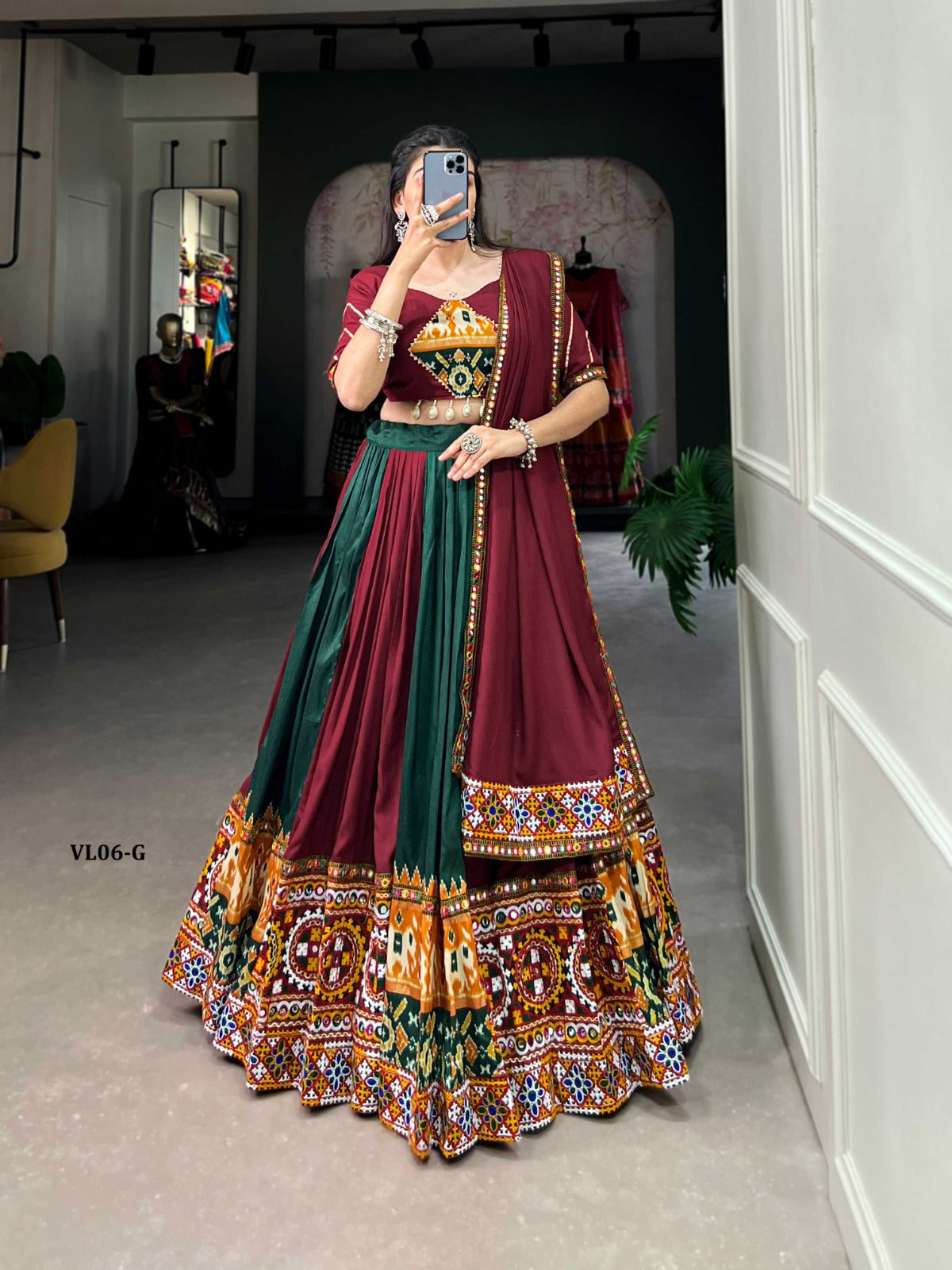 Navratri Chaniya Choli
Lehenga:* Rayon With Printed Silk Plain And Printed With Gamthi Work And Original Mirror With Paper Mirror Work Lace
Choli:* Rayon Plain And Printed Patch With Gota Patti And Paper Mirror Work