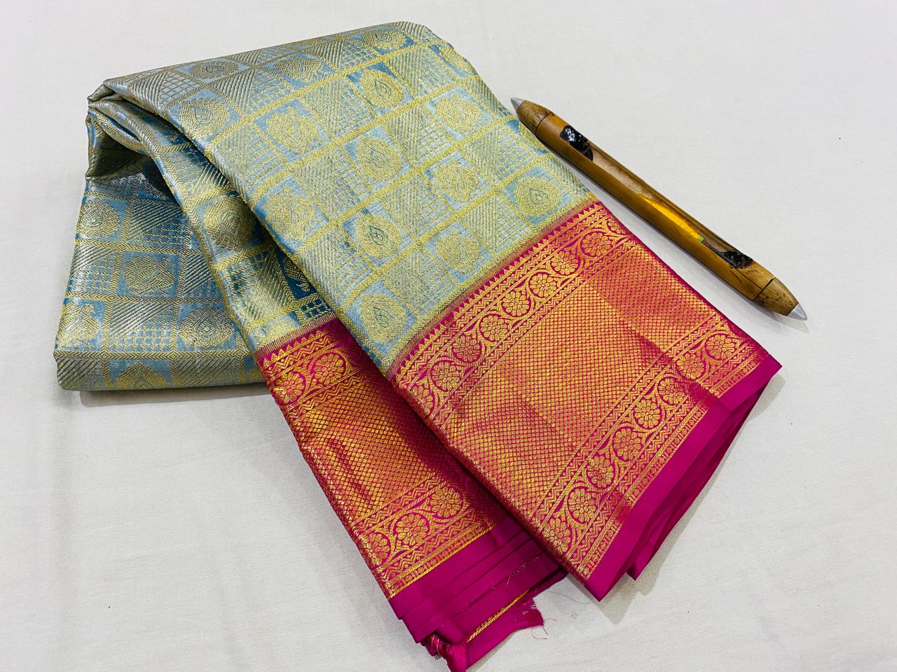 Kanchipuram Handloom pure silk saree
Beautiful fancy Design
gold zari fancy Korvai border wedding beautiful  type sarees*