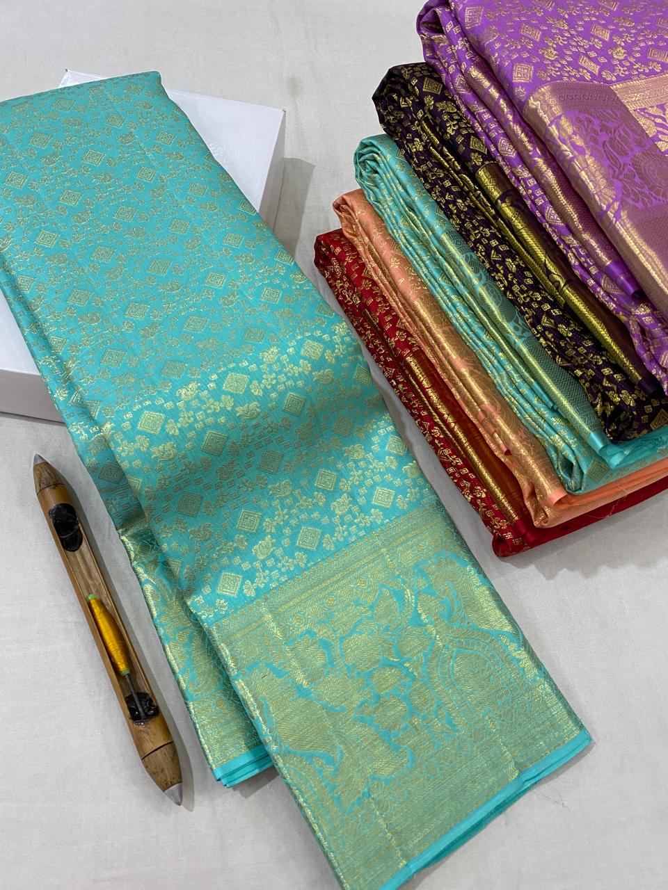 Kanchipuram Handloom pure silk saree
Beautiful fancy Design
gold  zari fancy over all floral beautiful Wedding type sarees*