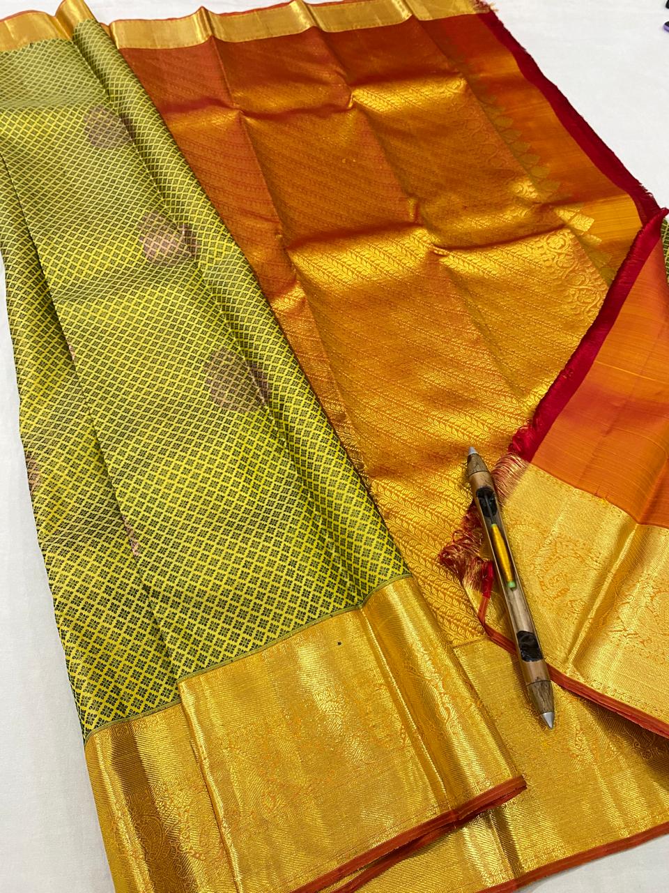 Kanchipuram Handloom pure silk saree
Beautiful fancy Design
gold zari beautiful embossed butta type sarees*