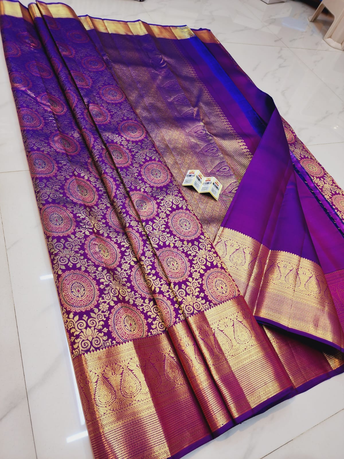 Kanchipuram pure silk handloom gold zari bridal sarees*
Celebrity color combo's kanchipuram special New wedding sarees