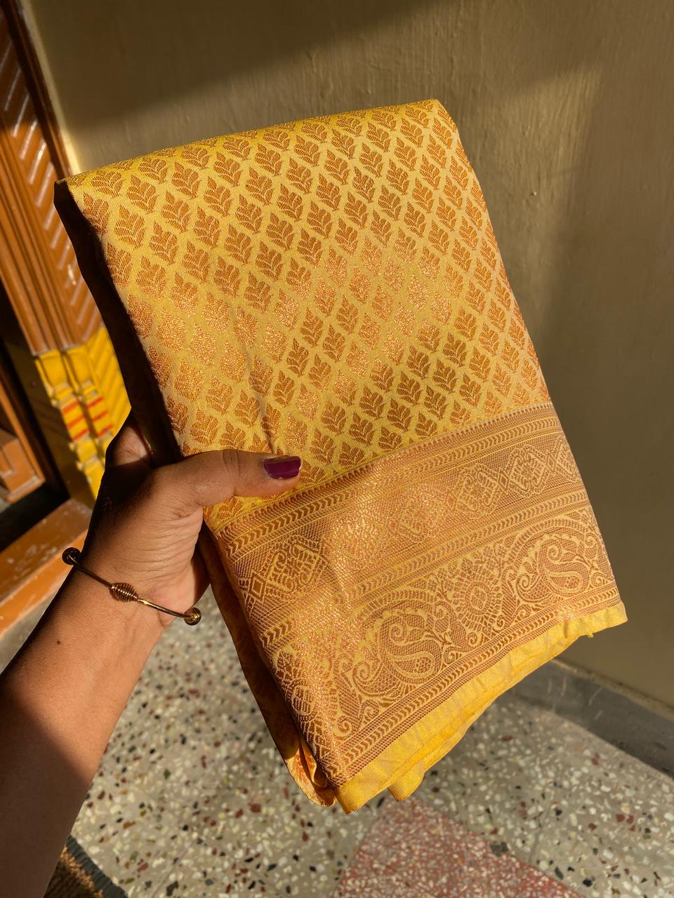 Kanchipuram Semi silk saree
Super quality
beautiful full copper type sarees*