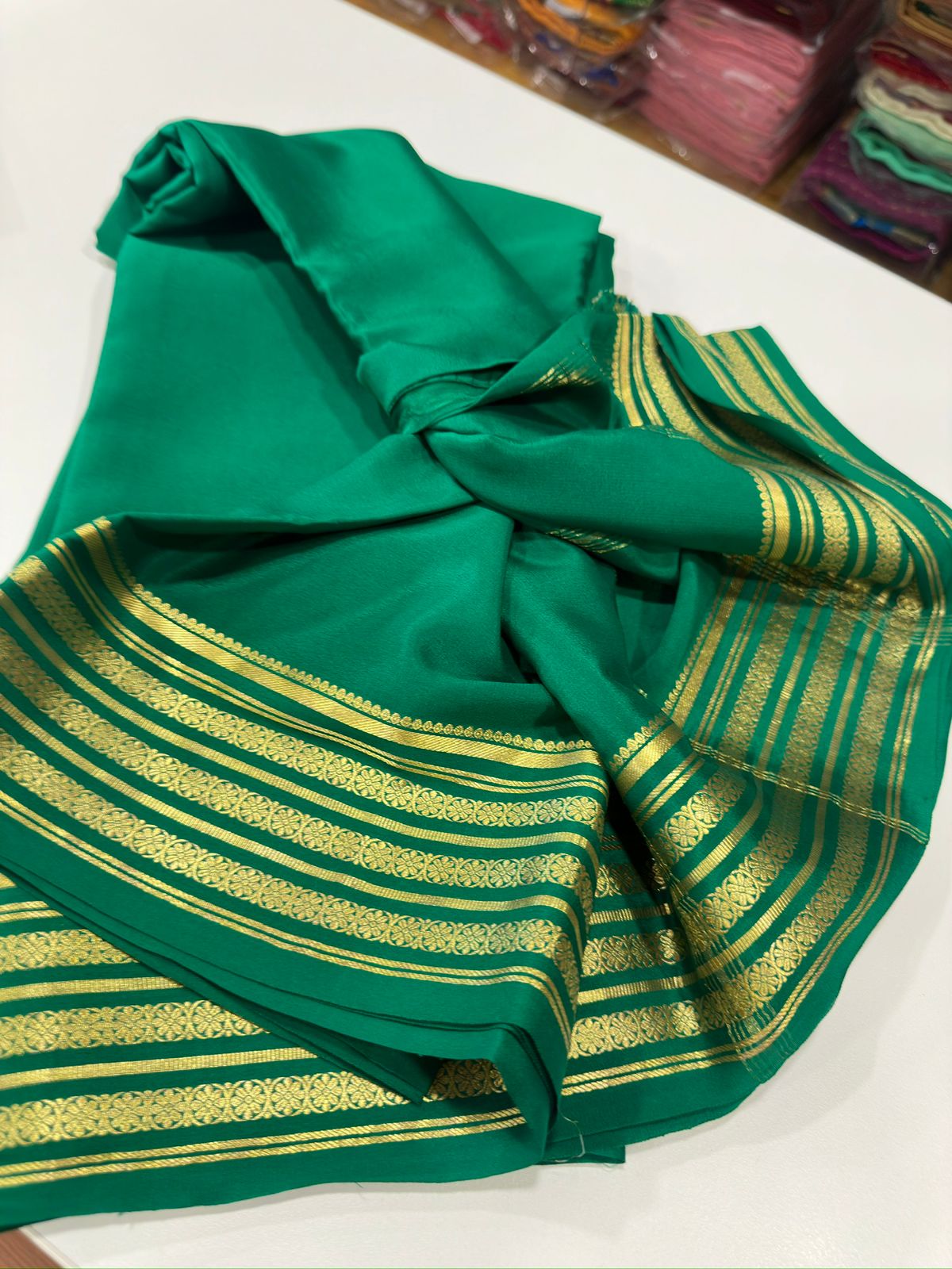 Pure Mysore silk sarees
110 grm thickness 
Silk mark certified.           Traditional border with beautiful Colors💙