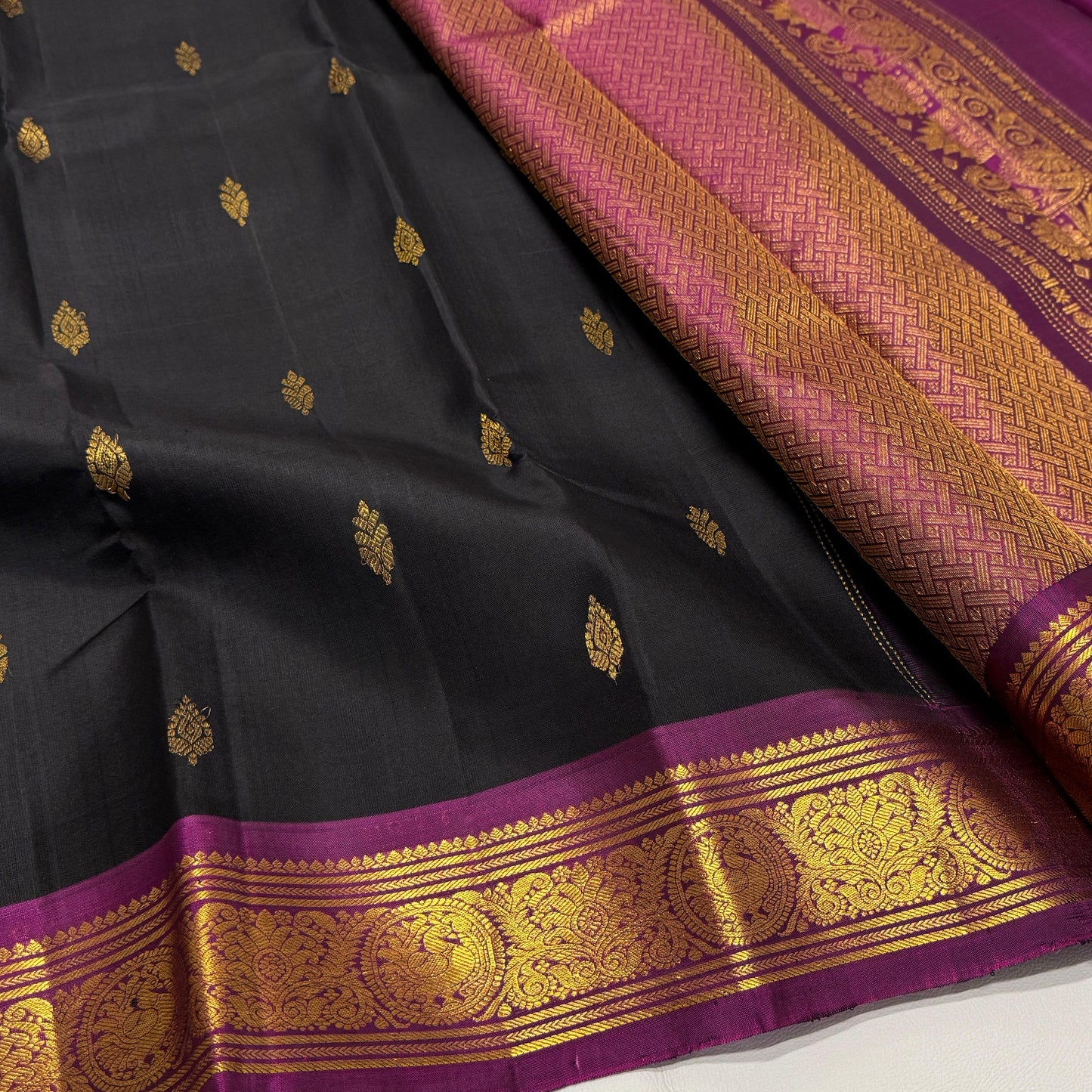 Kanjivaram pure silk handloom double warp contrast grand pallu and blouse  
 Gold zari*